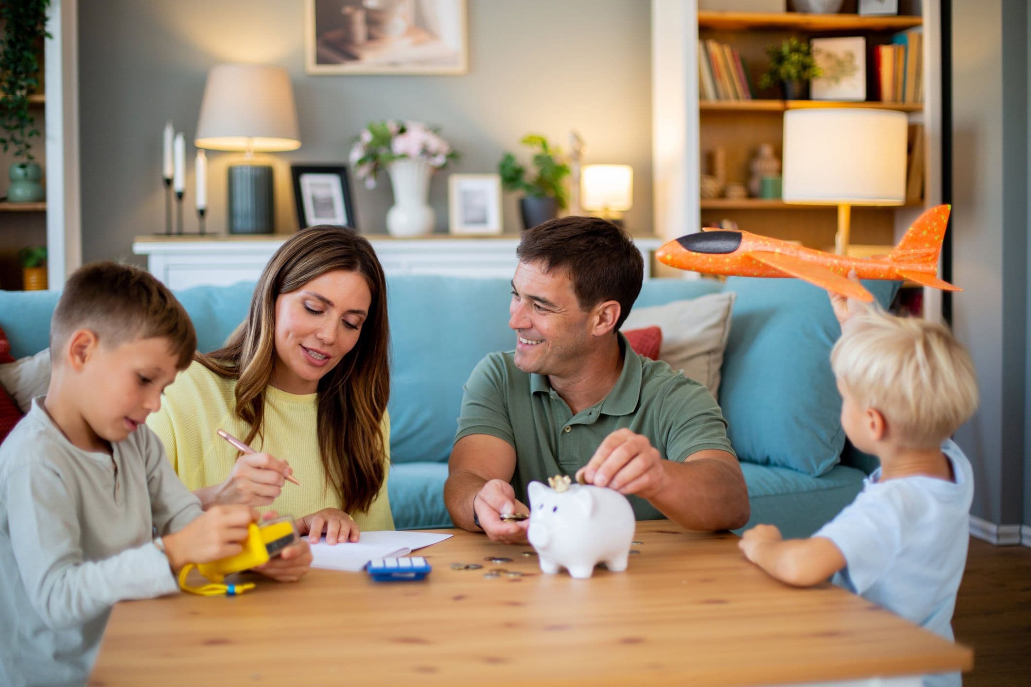 Jak rozmawiać z domownikami o cięciu kosztów bez wojny w kuchni